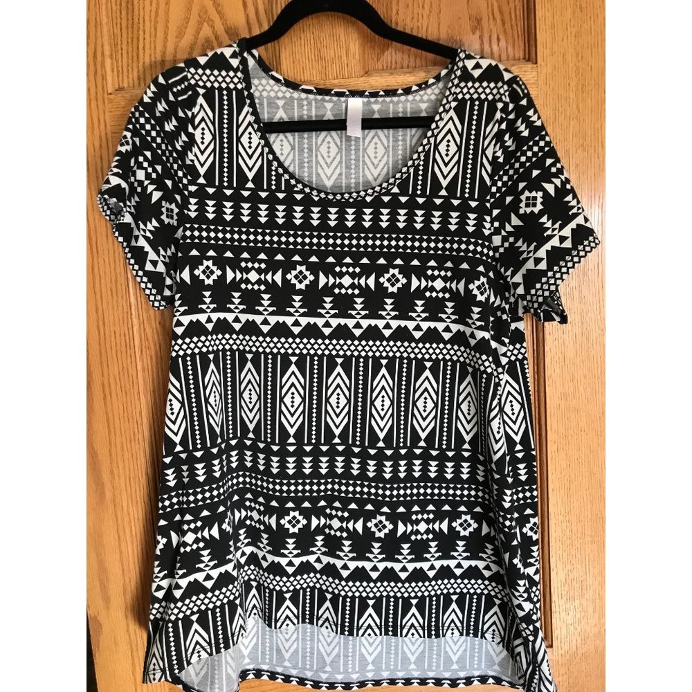 Tribal Design LuLaRoe Shirt size XL